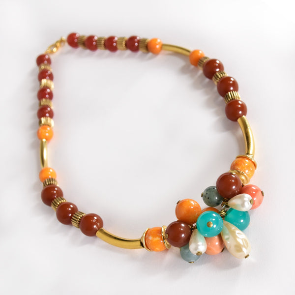 VINTAGE beaded necklace from the 1980's - short necklace made in Italy, with resin beads and golden metal, from dead stock