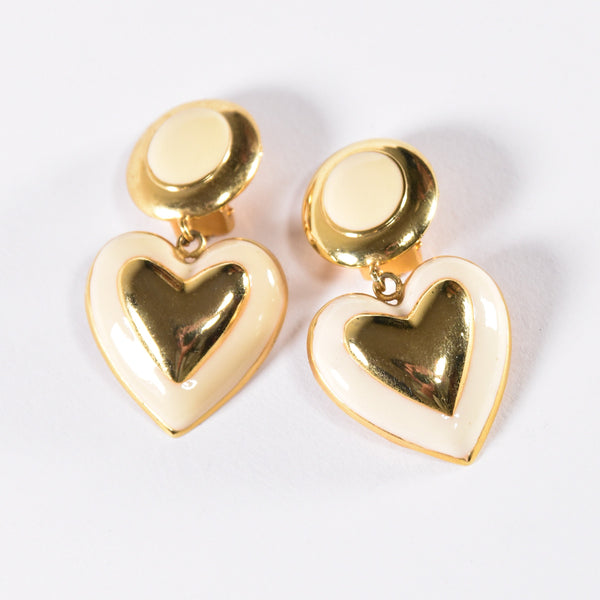 VINTAGE heart clip-on earrings from the 80s, beige enamel on gold metal earrings, Dangle lightweight retro stud earrings.