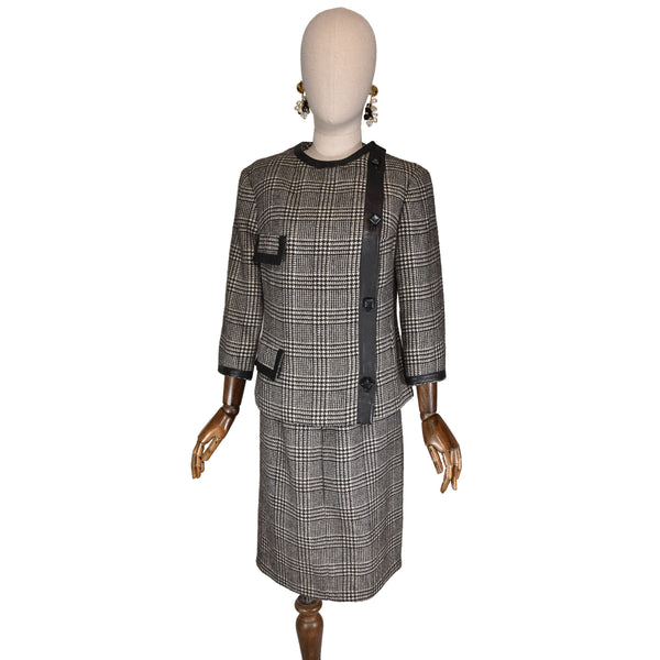 VINTAGE Italian wool suit, 60s houndstooth with leather details tailleur, elegant skirt and jacket set, vintage 1960s ensemble.