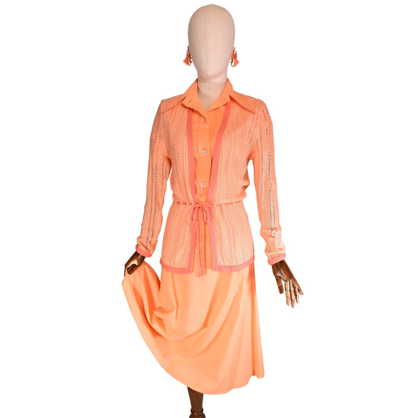 VINTAGE 70s three-piece set, cotton A-line skirt, short sleeve shirt and light cardigan in salmon color, ensemble from the 70s.