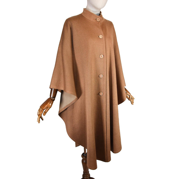 CLUBISSIMO vintage 70s knit cape, light brown acrylic poncho, retro style warm outerwear, classic design buttoned cozy cape, one size cape.